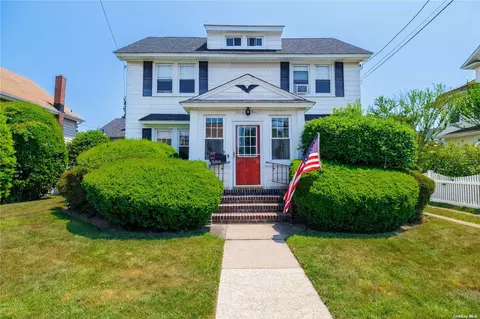 34 Watts Pl, Lynbrook, NY 11563