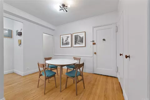 67-66 108th St #D54, Forest Hills, NY 11375