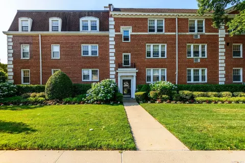 36 Hamilton Pl #C1, Garden City, NY 11530