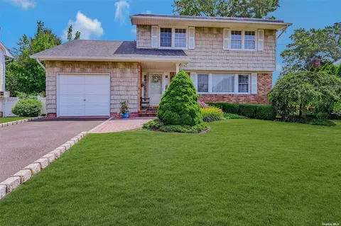 177 Fifty Acre Rd S, Smithtown, NY 11787
