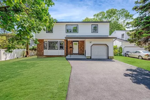 2979 Higgins St, Oceanside, NY 11572