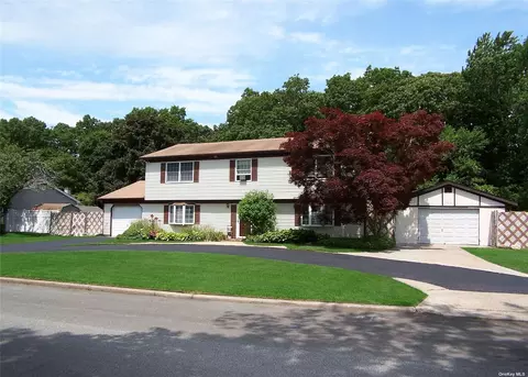 27 Millbury Ln, South Setauket, NY 11720