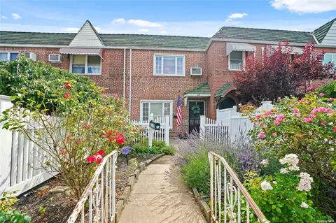 61-64 77th Pl, Middle Village, NY 11379