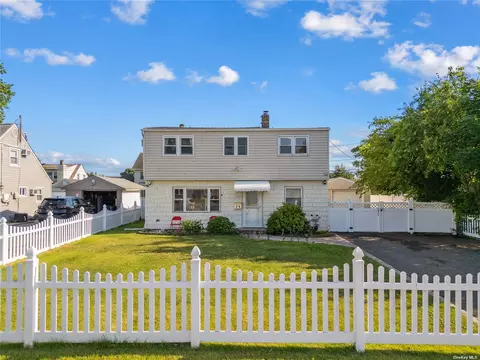 26 Clay Ln, Levittown, NY 11756