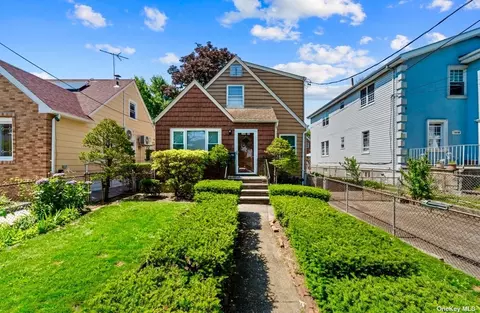 244-44 136th Rd, Rosedale, NY 11422