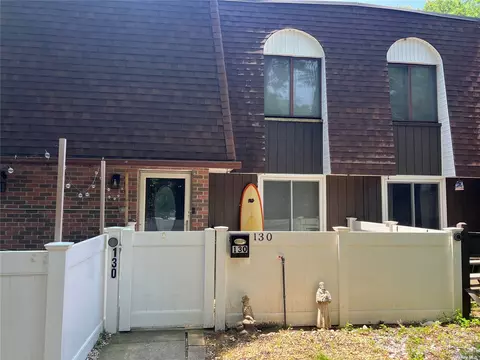 130 Golf Ln #130, Medford, NY 11763