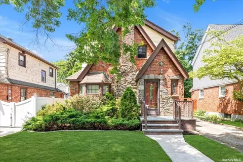 1600 Kenneth Ave, Baldwin, NY 11510