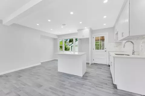 956 Alexander Ave, Uniondale, NY 11553