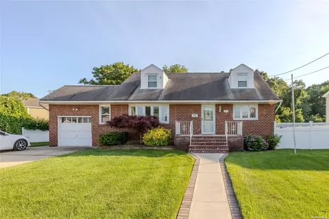 1219 Ott Ln, Merrick, NY 11566