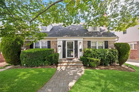 145 Lawrence St, New Hyde Park, NY 11040