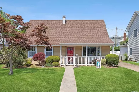 51 Hewlett Point Ave, East Rockaway, NY 11518