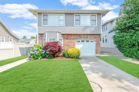 965 Hayes St, Baldwin Harbor, NY 11510