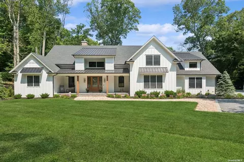 16 Gate Rd, Head Of The Harbor, NY 11780