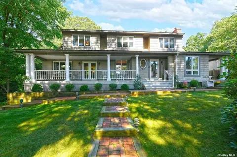 25 North Dr, Centerport, NY 11721