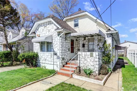 135-28 241st St, Rosedale, NY 11422