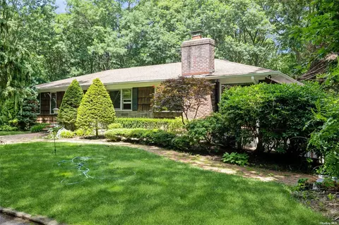153 Seaman Neck Rd, Dix Hills, NY 11746