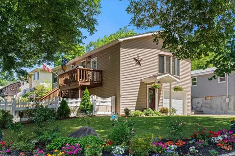 89 Beaver Dr, Kings Park, NY 11754