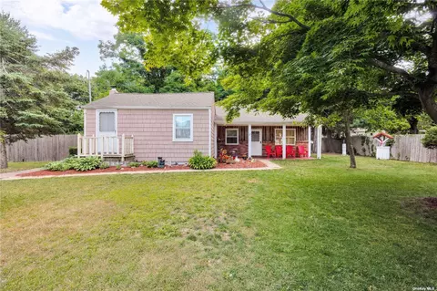 200 Risley Rd, Patchogue, NY 11772