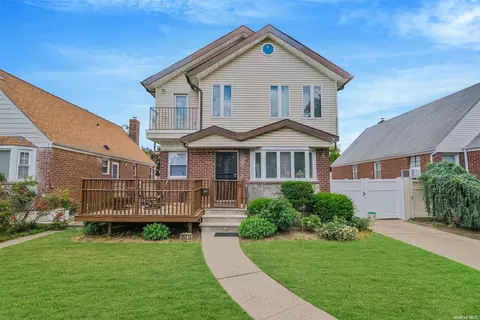 264-14 E Williston Ave, Floral Park, NY 11001