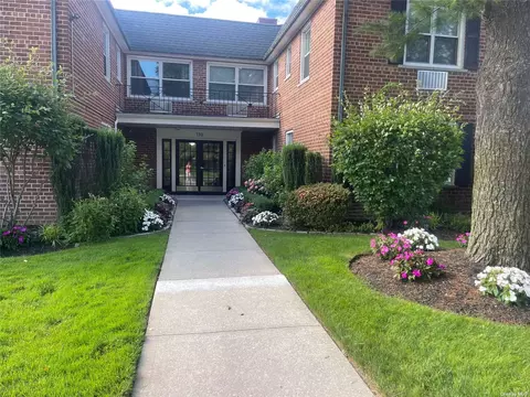 130 S Park Ave #2-HH, Rockville Centre, NY 11570