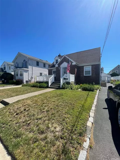 41 Ribbon St, Franklin Square, NY 11010