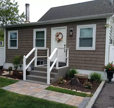 112 Johns Neck Rd, Shirley, NY 11967