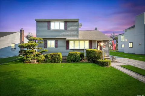 130 Nevada St, Hicksville, NY 11801