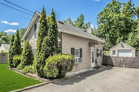 705 6th St, East Northport, NY 11731