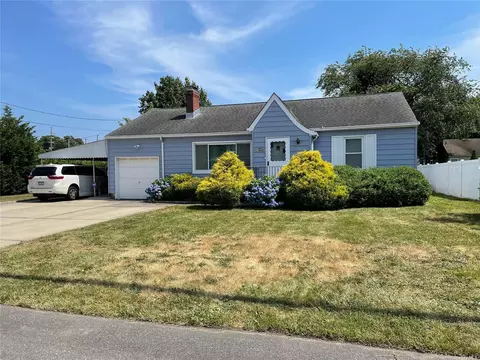 1603 2nd St, West Babylon, NY 11704