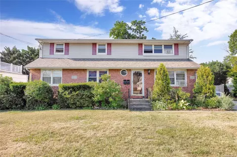 112 Conklin St, Farmingdale, NY 11735