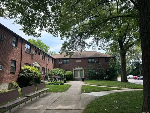 245-40 62nd Ave #2, Little Neck, NY 11362