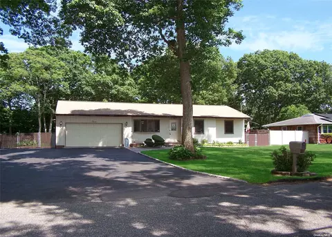 2277 Pine Ave, Ronkonkoma, NY 11779