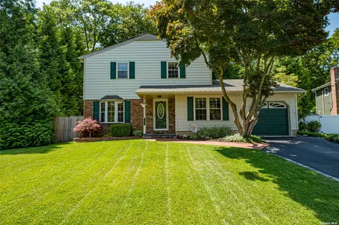 43 Country Lane Dr, Kings Park, NY 11754