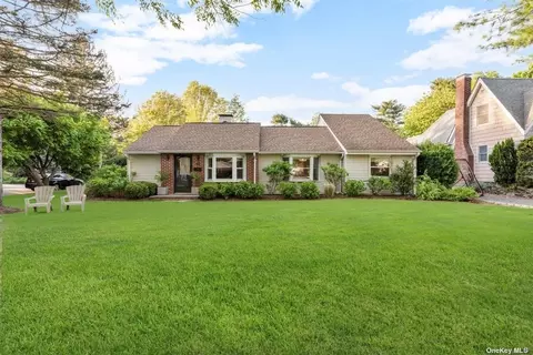 49 Clearview St, Huntington, NY 11743