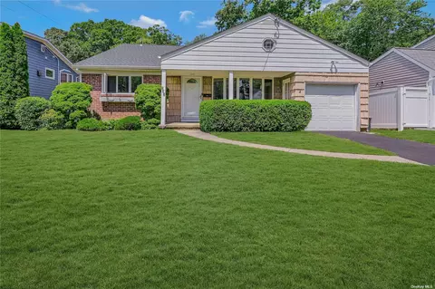 342 Lake Shore Blvd, Massapequa Park, NY 11762