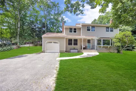 226 Kohr Rd, Kings Park, NY 11754