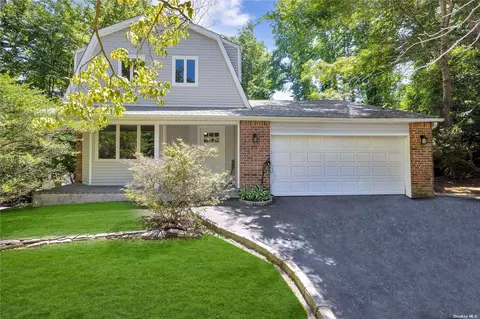20 Dalewood Ln, Kings Park, NY 11754