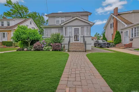 28 Locust St, Valley Stream, NY 11581