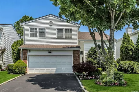 29 Hamlet Dr #29, Commack, NY 11725