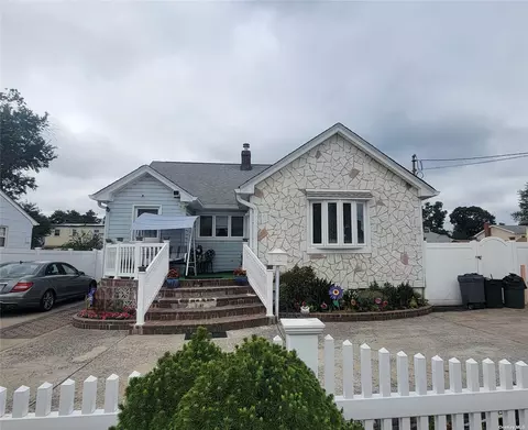 65 Underhill Ave, Roosevelt, NY 11575