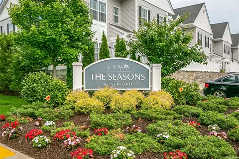 38 Spring Dr #38, Seaford, NY 11783