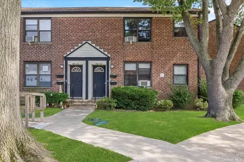 19655 73rd Ave #1, Fresh Meadows, NY 11366