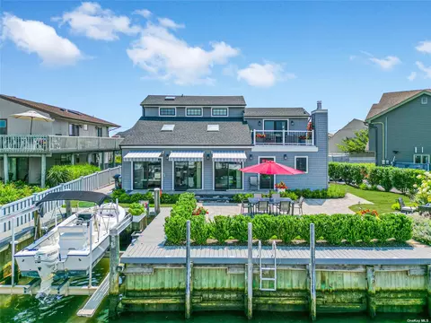43 Shore Rd, Amityville, NY 11701