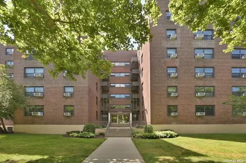 211-02 73 Ave #4N, Bayside, NY 11364