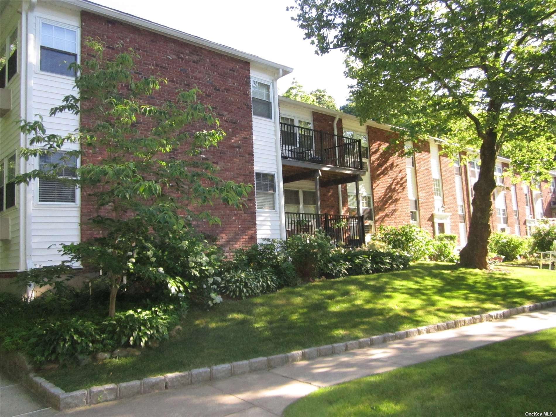 136 Church St Unit 1A  