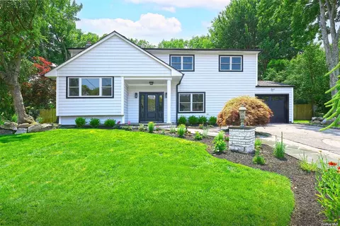 39 Schneider Ln, Hauppauge, NY 11788