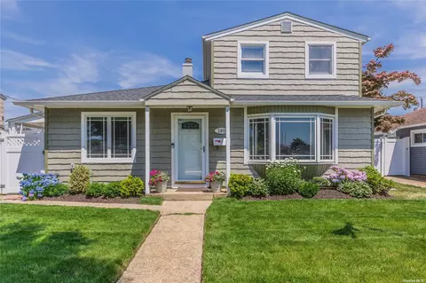 2401 Willoughby Ave, Seaford, NY 11783