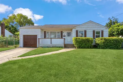 56 Wilson St, Brentwood, NY 11717