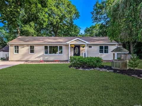 29 Wabil Rd, Miller Place, NY 11764