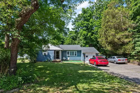 85 6th Ave, Huntington Station, NY 11746